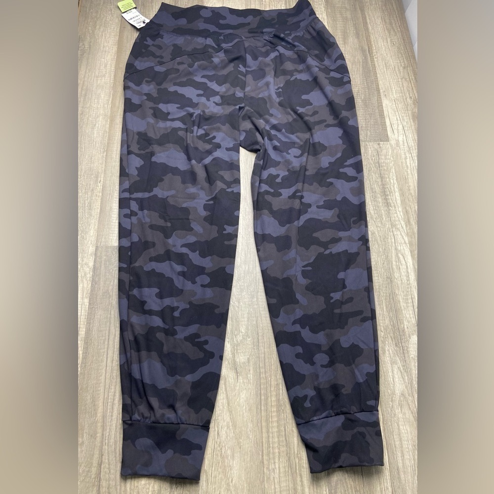 ID Ideology Women's Relaxed Camo Print Joggers Black Size Large - Picture 5 of 14